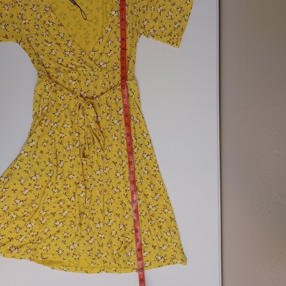 Women's PrettyLittleThing Yellow Floral Spring Mini Dress Size 4 - Picture 6 of 9